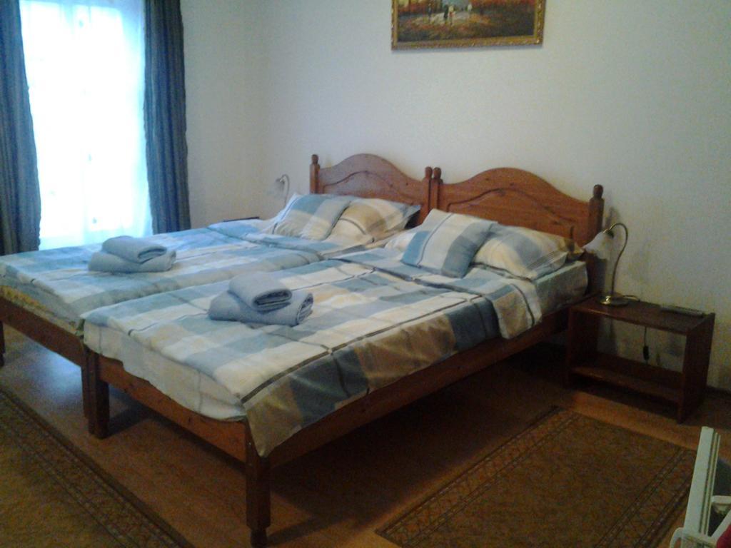 Bed and Breakfast Retro Panzió Pécs Exterior foto