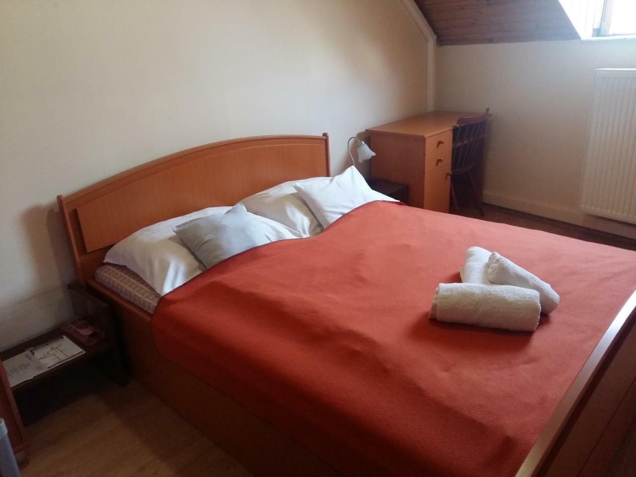 Bed and Breakfast Retro Panzió Pécs Exterior foto